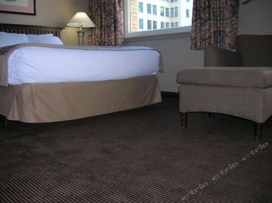 Фото Ramada Limited Downtown Vancouver