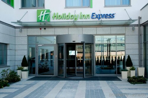 Гостиница Holiday Inn Express Warsaw Airport в Варшаве