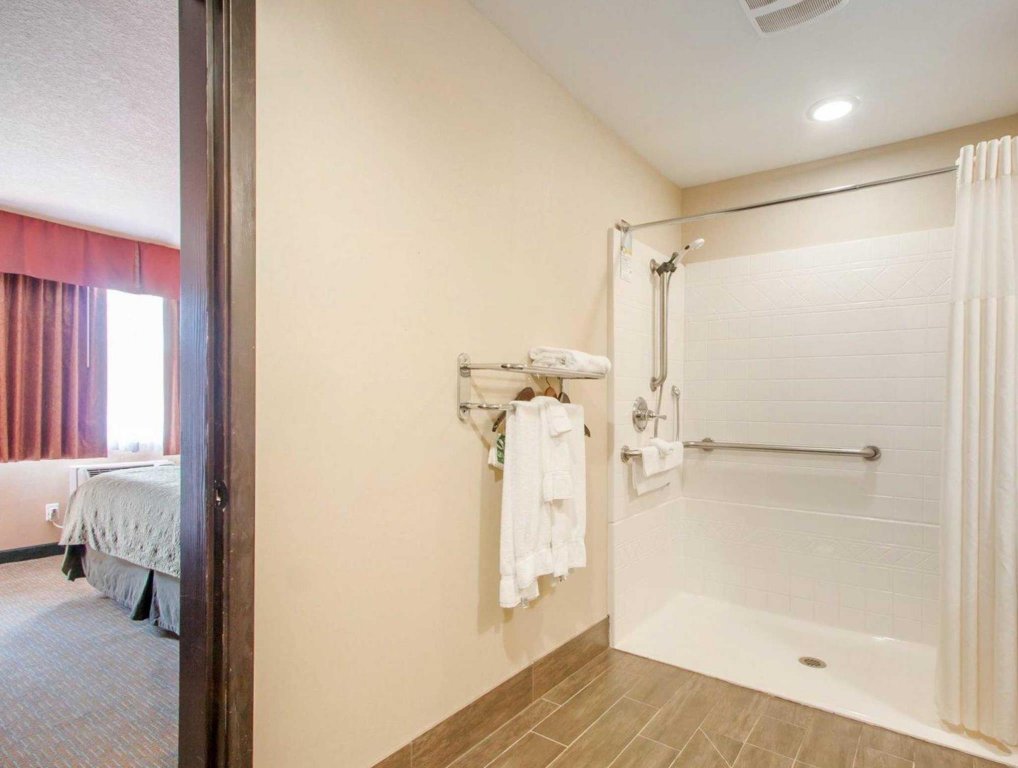 Фото Quality Inn & Suites Airport