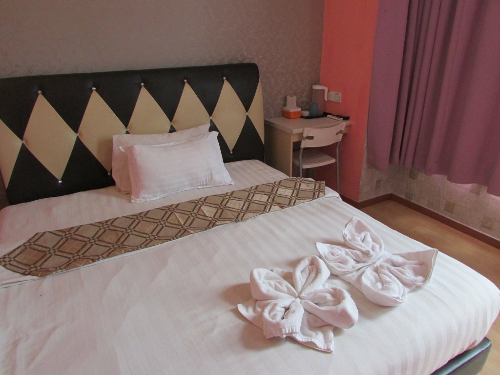 Фото Hotel Zamburger Sungai Besi