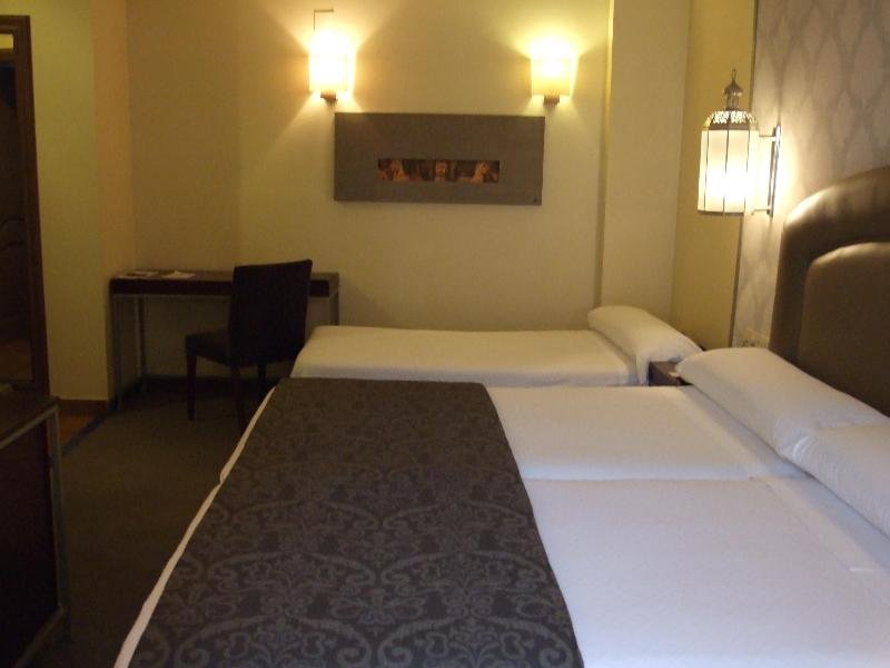 Фото Hotel Macià Alfaros