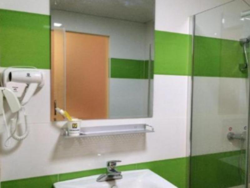 Фото 7 Days Inn Zhenjiang Dashikou Branch