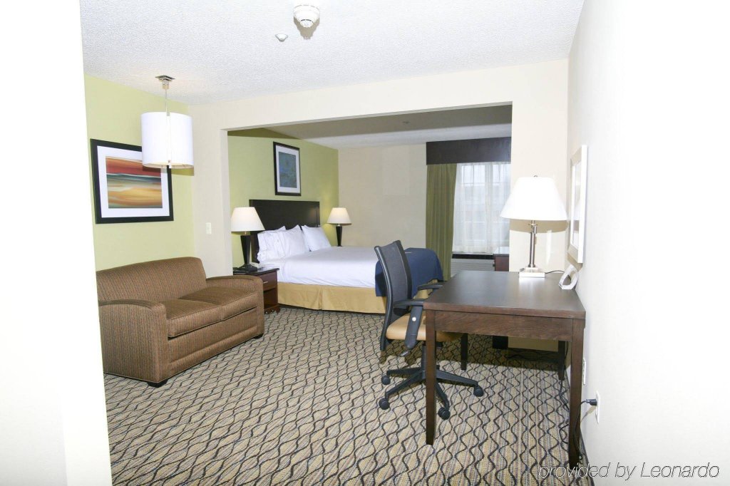 Фото Wingate by Wyndham Roseville/Detroit