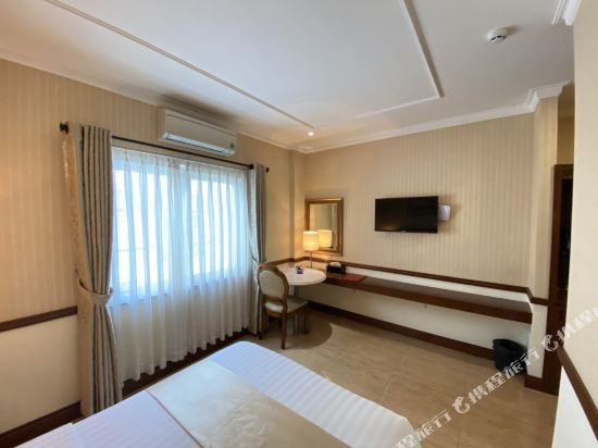 Фото Central Hotel and Residences