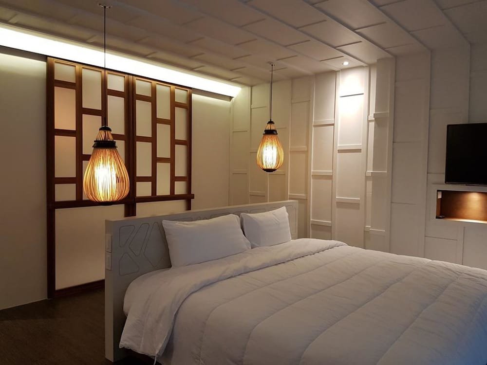 Фото The Whe-la Wha-le Hotel