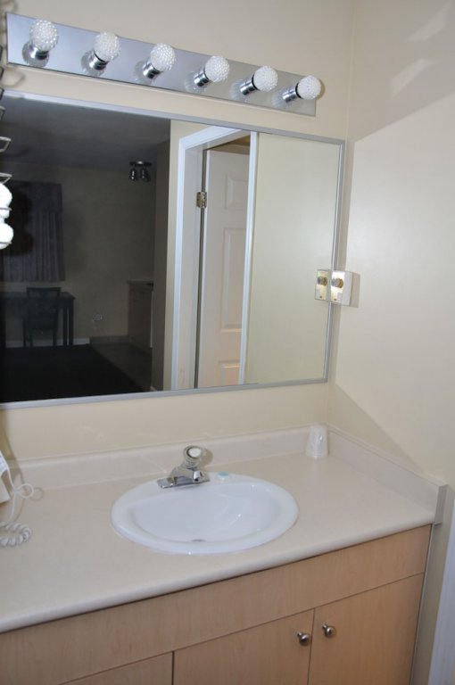 Фото Canadian Inn