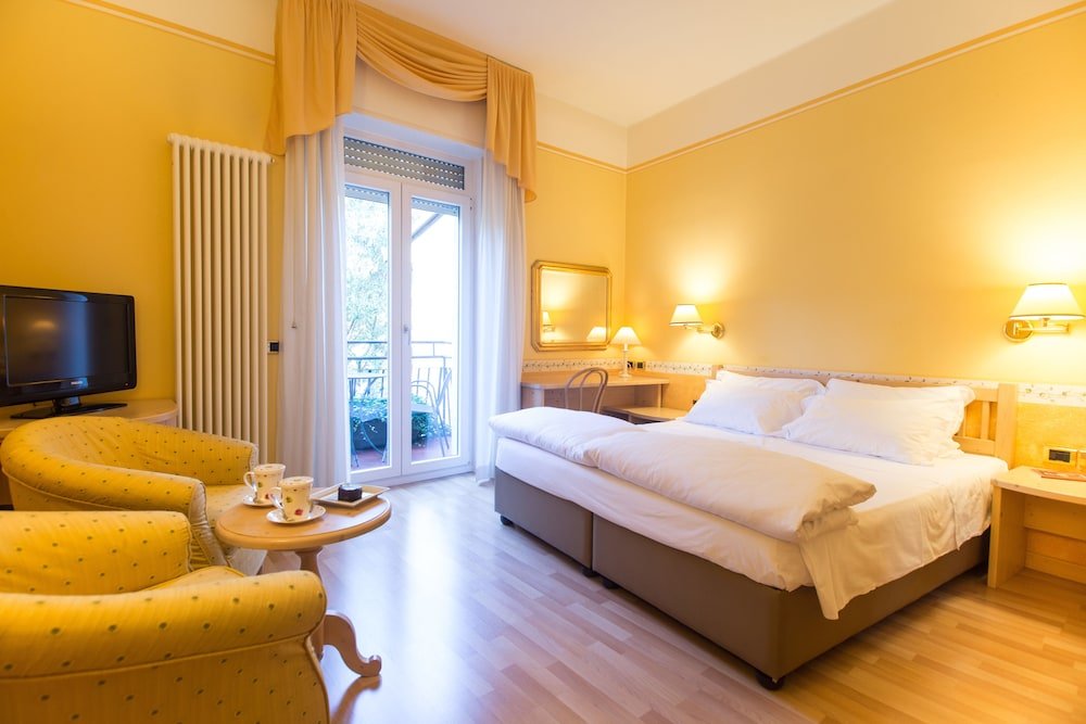 Фото отеля 2