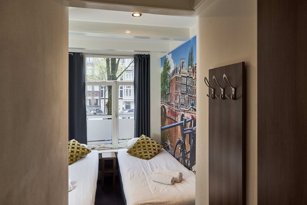 Фото The Townhouse Hotel