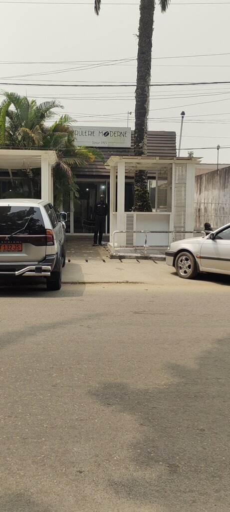 Department store Brulerie Moderne, Douala, photo