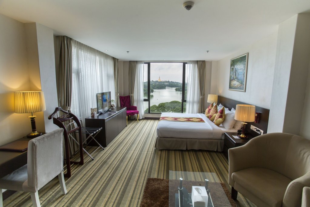 Фото Esperado Lake View Hotel