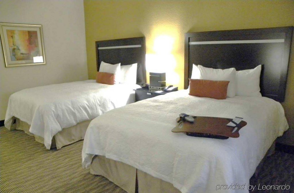 Фото Hampton Inn & Suites Dallas I-30 Cockrell Hill