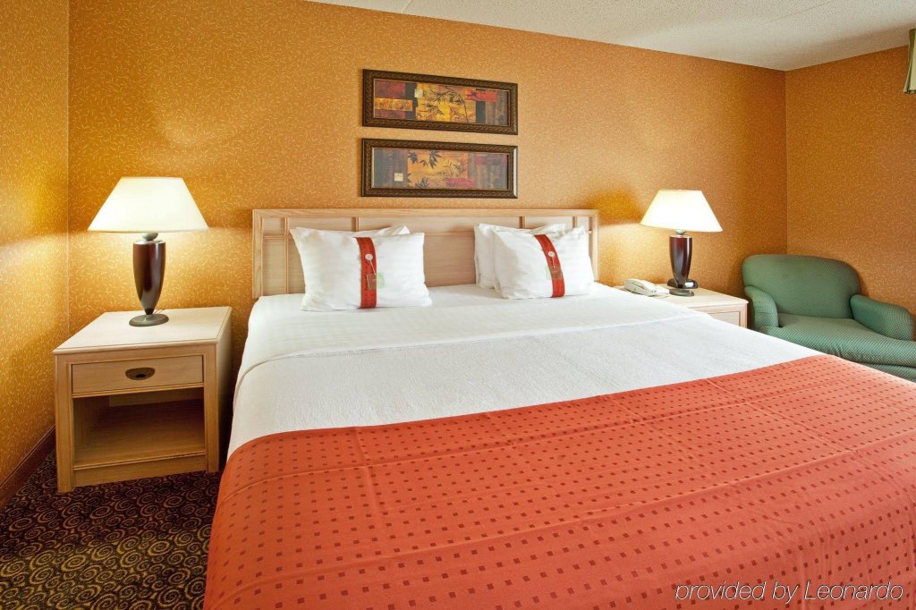 Фото Holiday Inn Hotel & Suites Bolingbrook, an Ihg Hotel