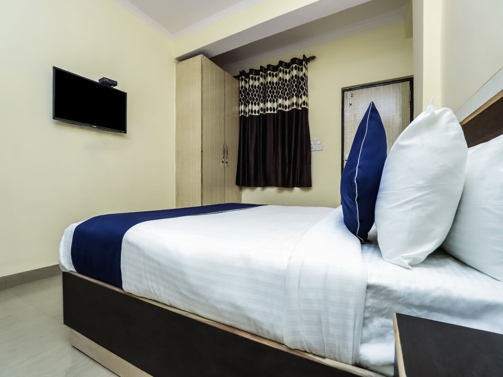 Фото Oyo SilverKey 27892 Shanti Complex