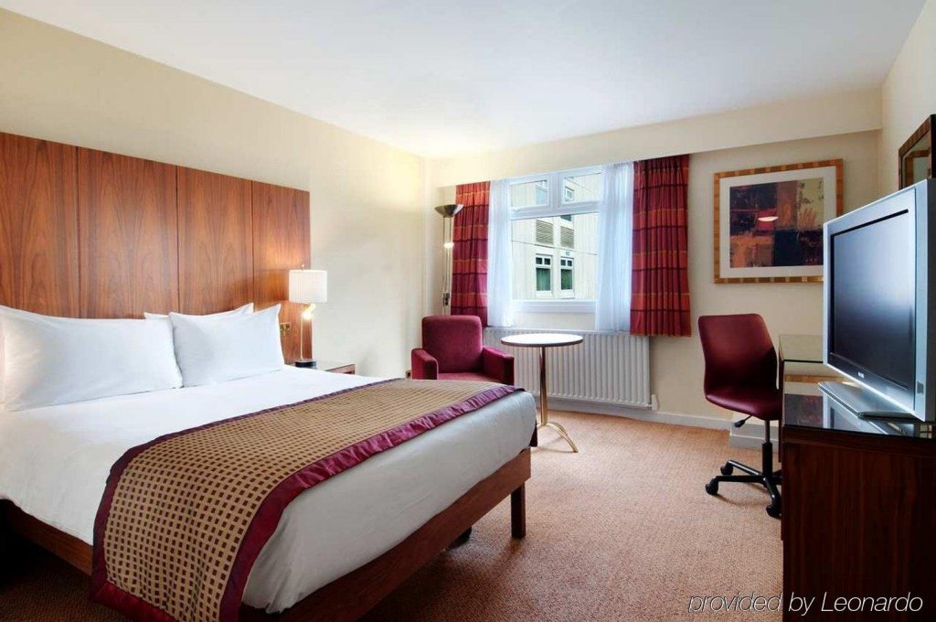 Фото Hilton London Watford