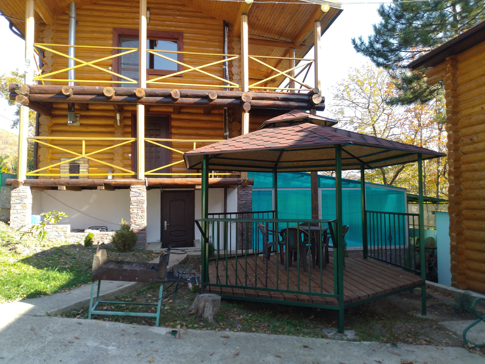 Фото Загородный дом в лесу