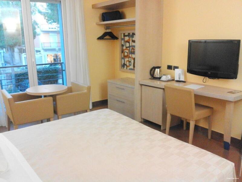 Фото Hotel Chiaraluna