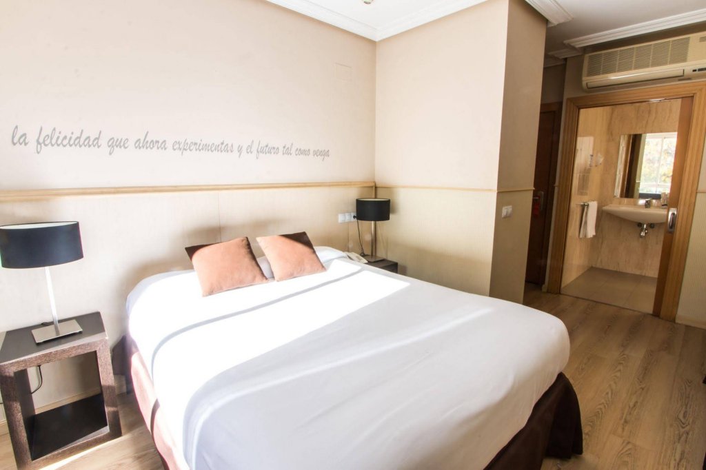 Фото Hotel Suites Feria de Madrid