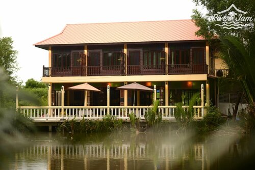 Гостиница River Jam & Bar в Самутсонгкхраме