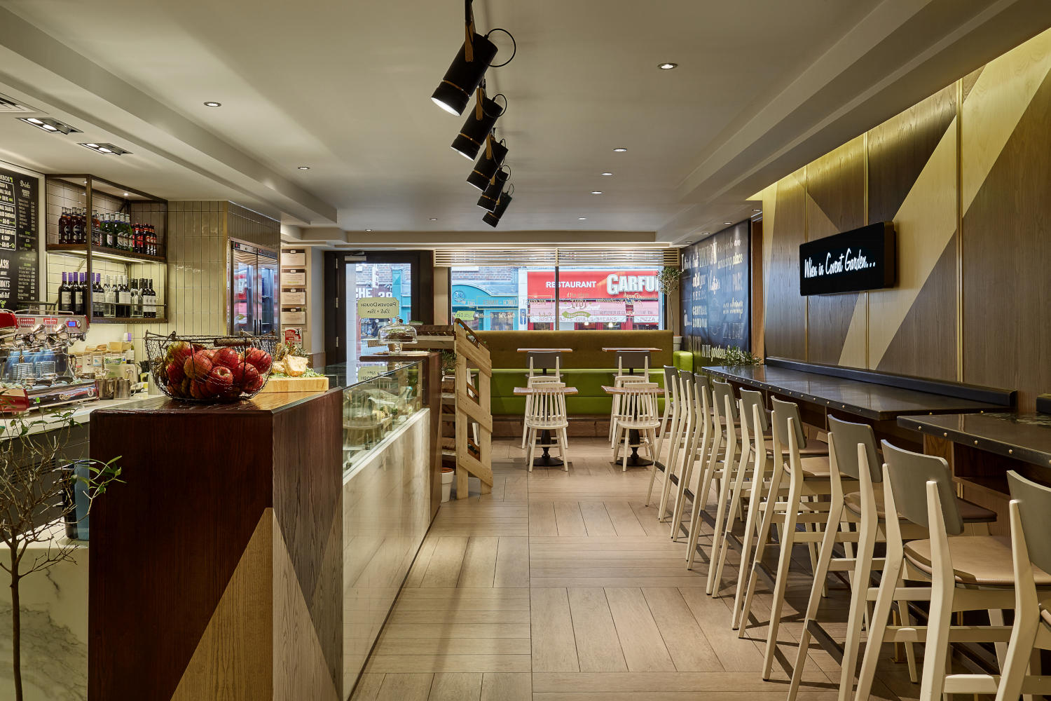 Фото Hub by Premier Inn London Covent Garden