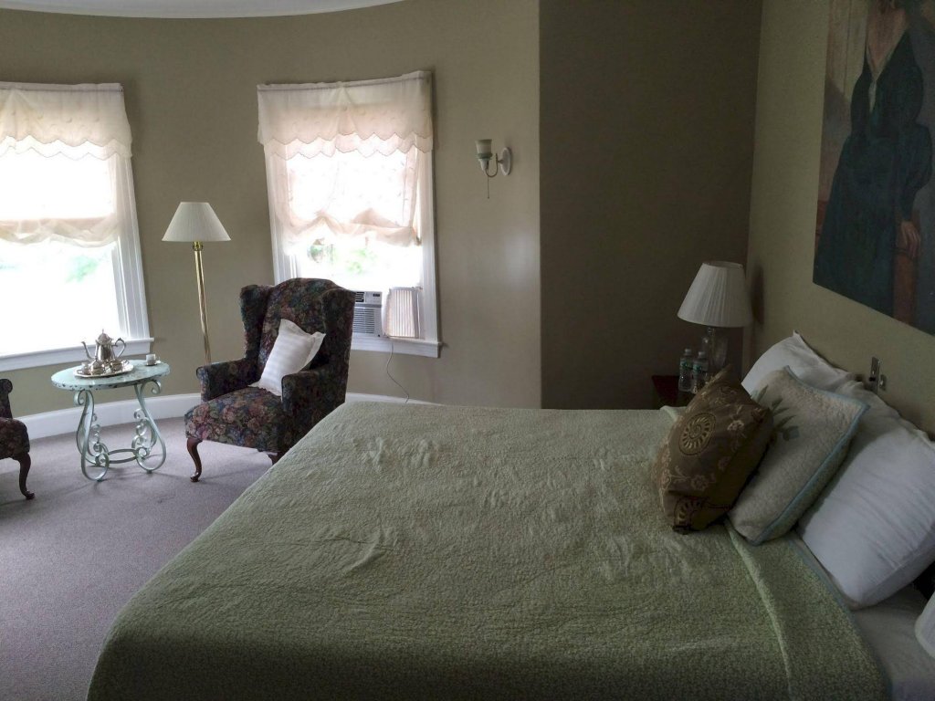 Фото Castle Manor Inn