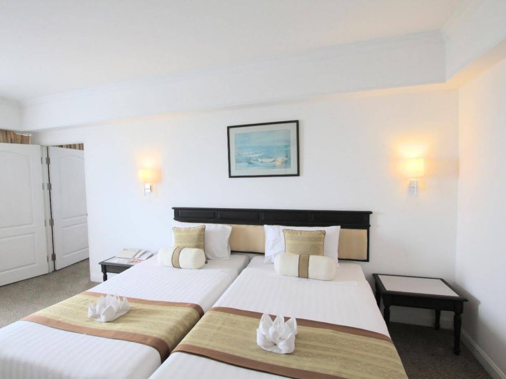 Фото Hua Hin Grand Hotel and Plaza