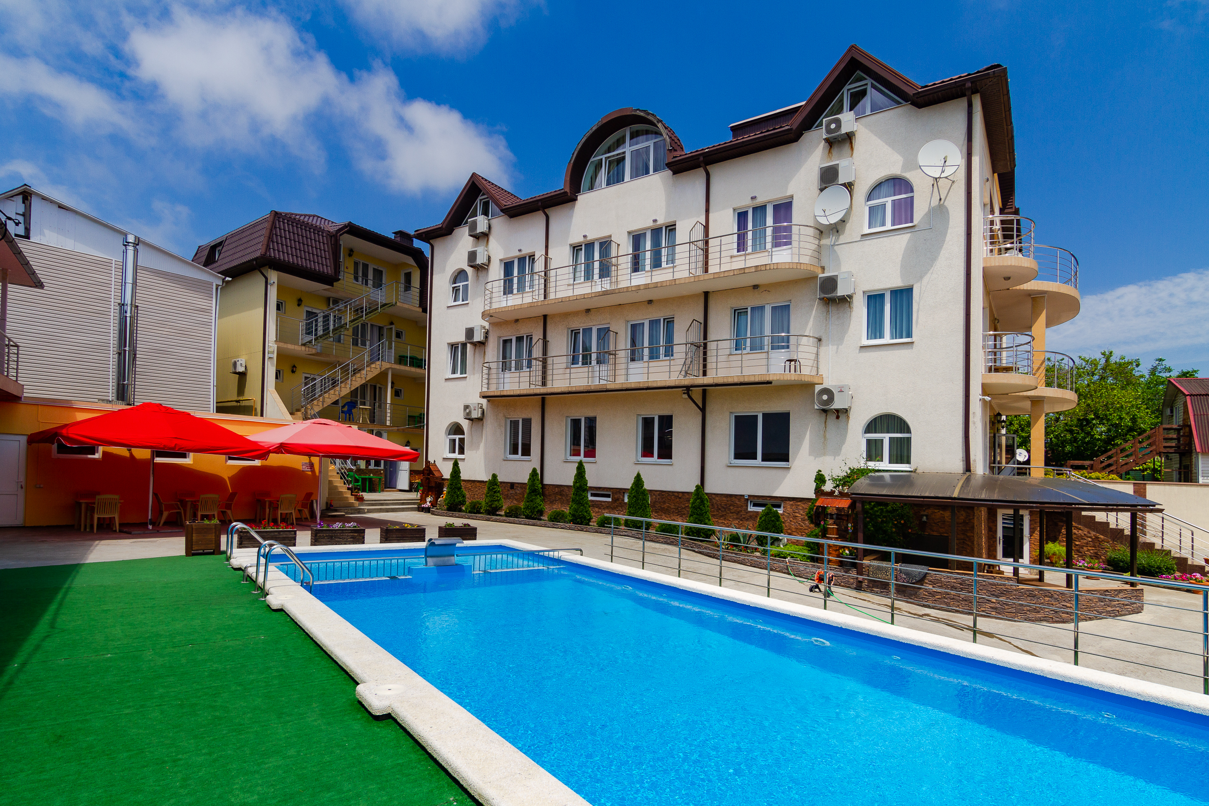 Фото отеля 1