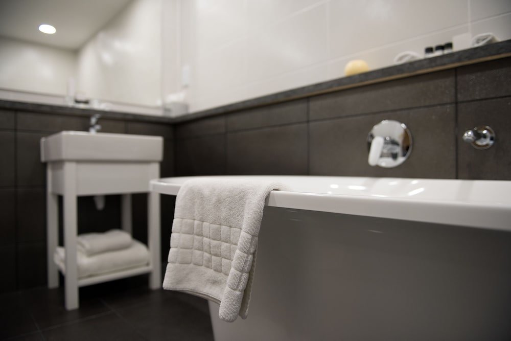 Фото The Bromley Court Hotel