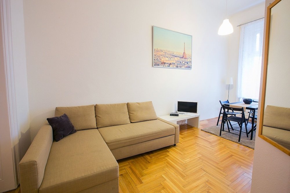 Фото Friends Hostel and Apartments Budapest