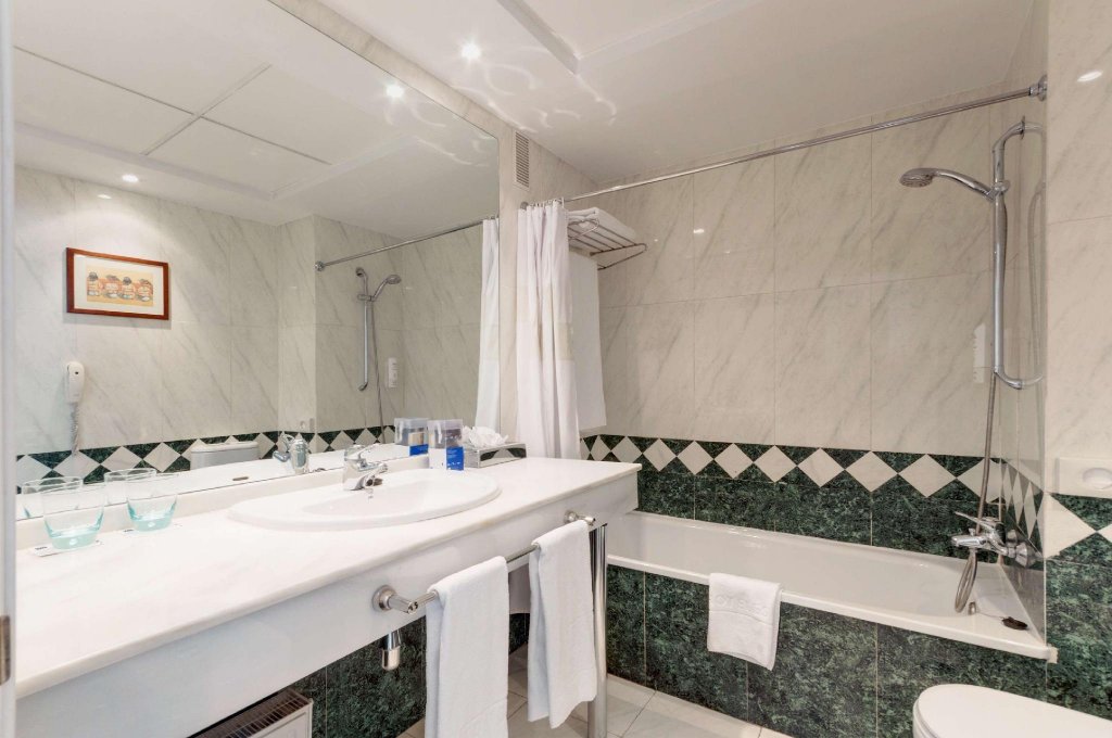 Фото Hotel Madrid Chamartin Affiliated by Melia