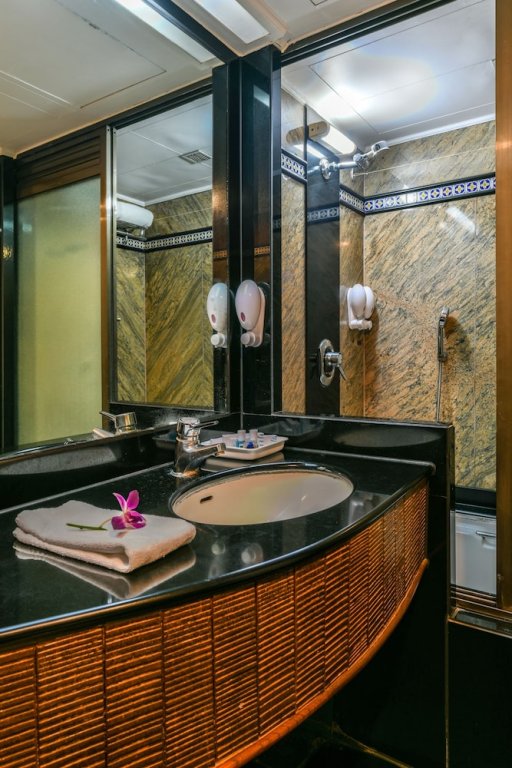 Фото The International by Tunga