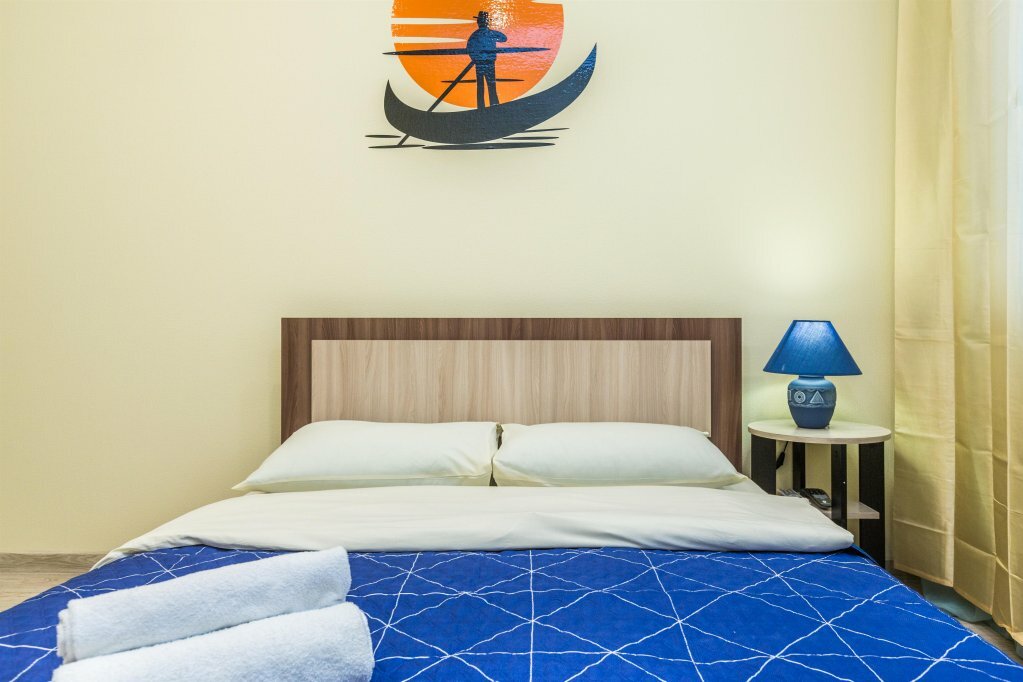 سكن للإيجار اليومي V Novom Zhilom Komplekse Kristall Apartments ، تيومين، صورة