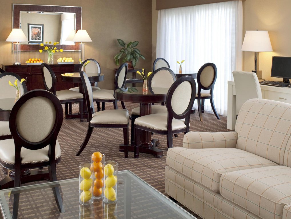 Фото Sheraton Tucson Hotel and Suites