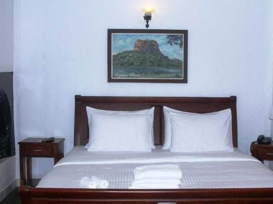 Фото The Rock Hotel