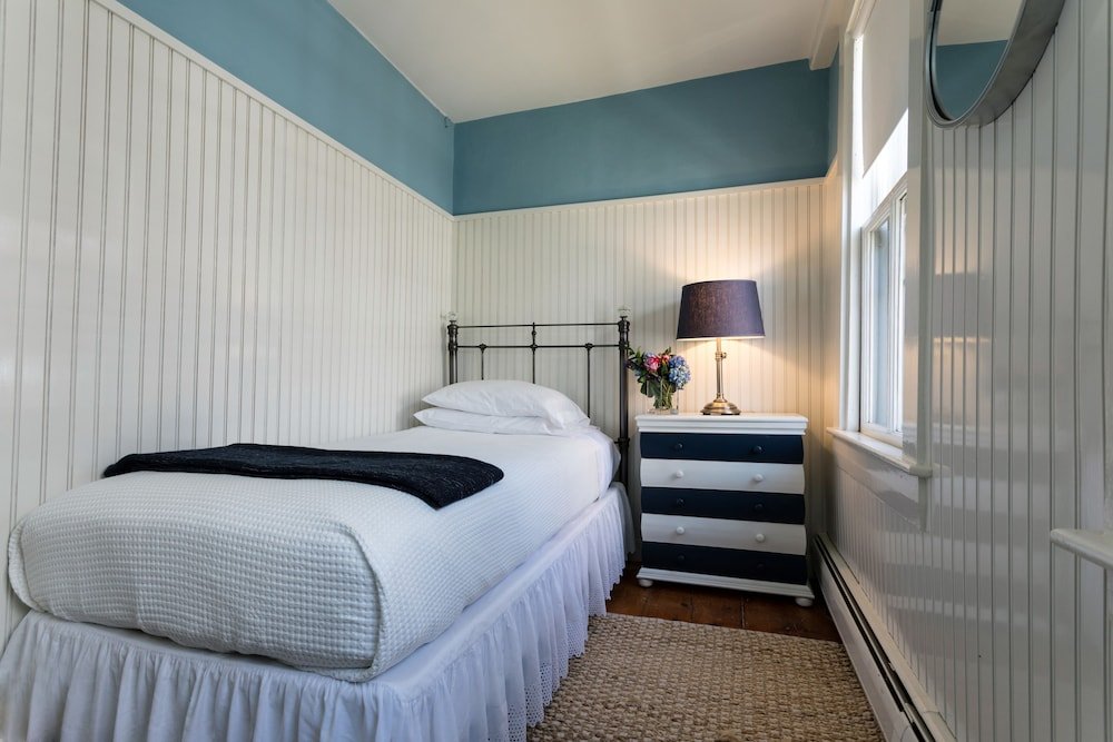 Фото Carlisle House Inn