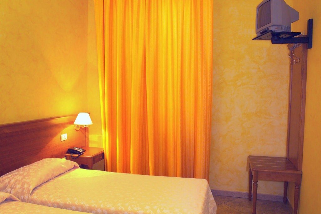 Фото Hotel Kriss