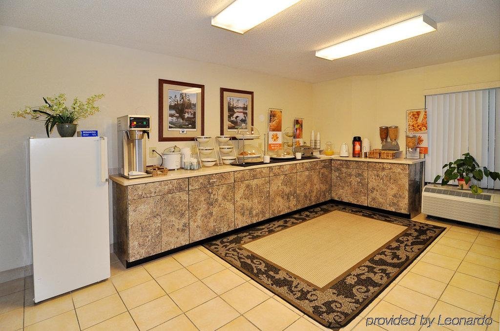 Фото Red Roof Inn Pensacola Fairgrounds