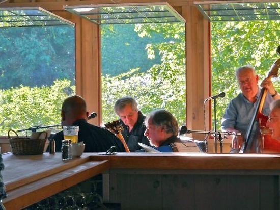 Фото Cedar Crest Inn