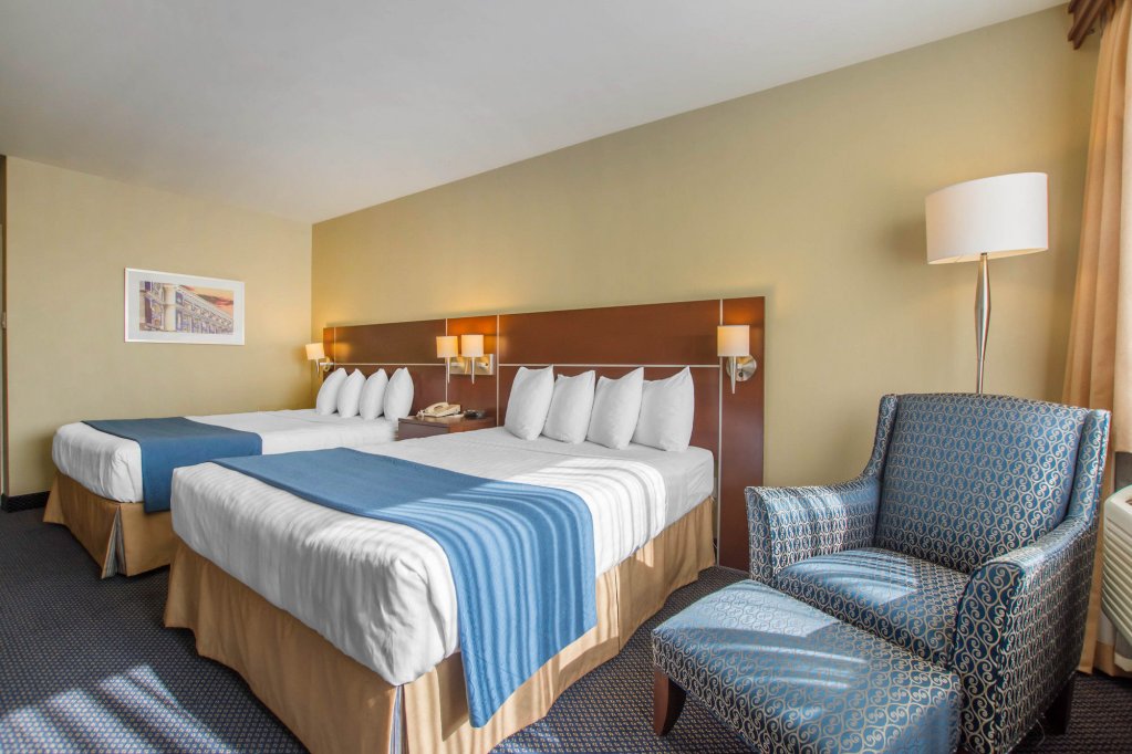 Фото Quality Inn & Suites Brossard