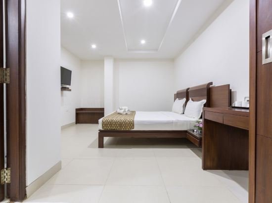 Фото The Sanctum Suites