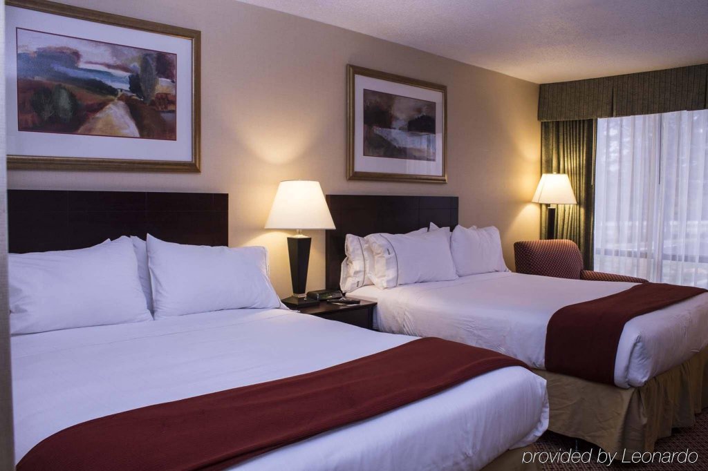 Фото Holiday Inn Express & Suites Springfield