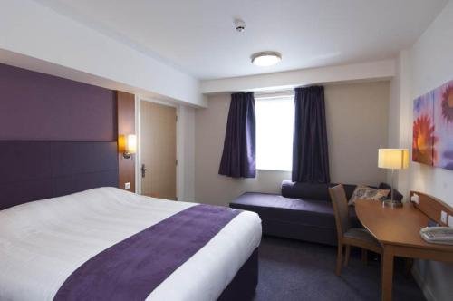 Фото Premier Inn Southampton Airport Hotel