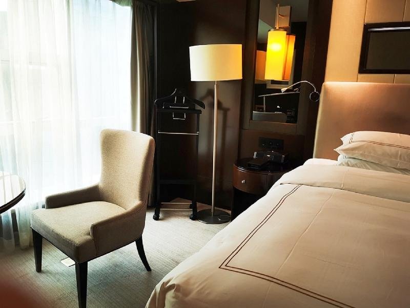 Фото The Pavilion Hotel