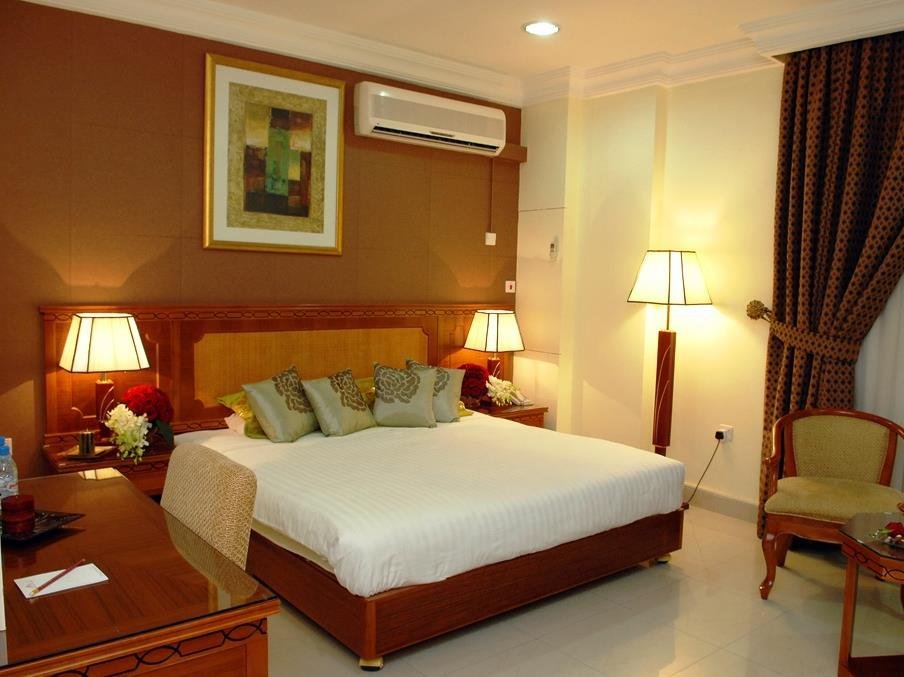 Фото Al Muntazah Plaza Hotel