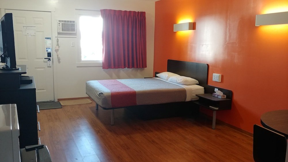 Фото Motel 6 Camrose, Ab