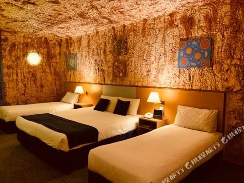 Гостиница Desert Cave Hotel в Кубер-Педи