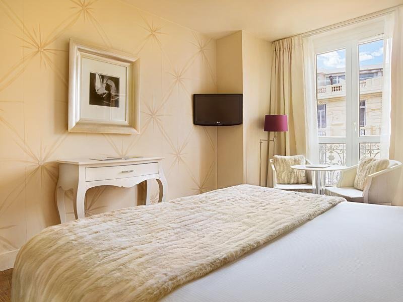 Фото Hotel Renoir