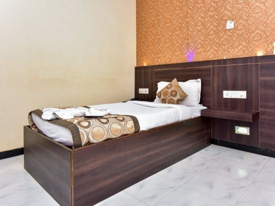 Фото Hotel Gowtham