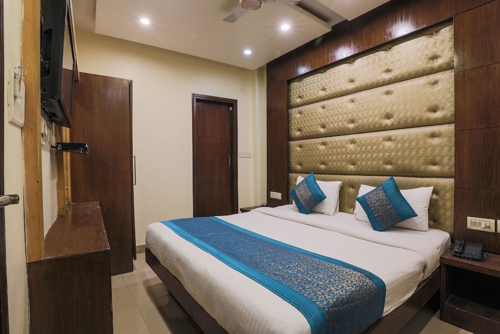 Фото Hotel Guruvas Inn