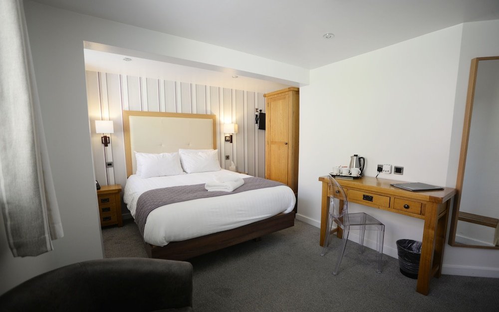 Фото Waterside Hotel & Leisure Club