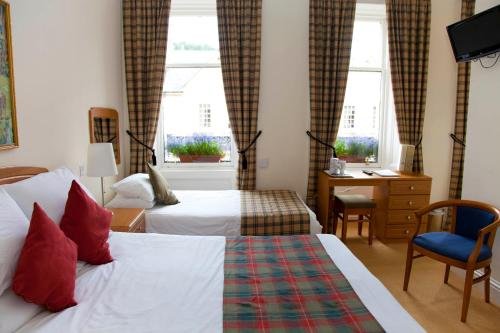 Фото The Waverley Hotel